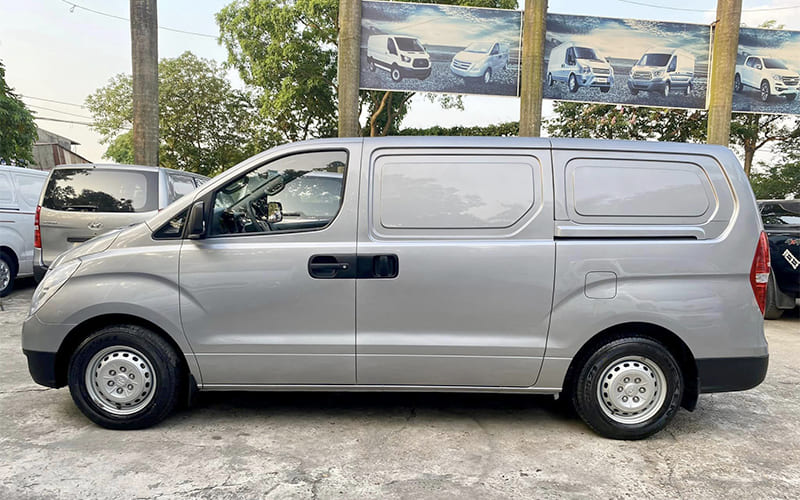 Xe tải van 6 chỗ Hyundai Starex